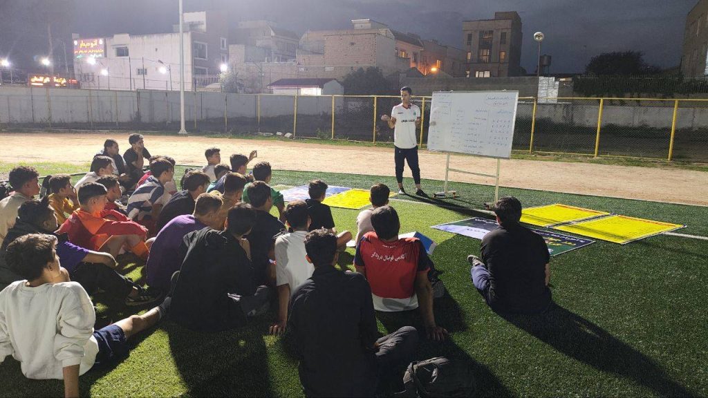 آموزش زبان تخصصی فوتبال در آکادمی حرفه ای فوتبال درودگر گنبدکاووس